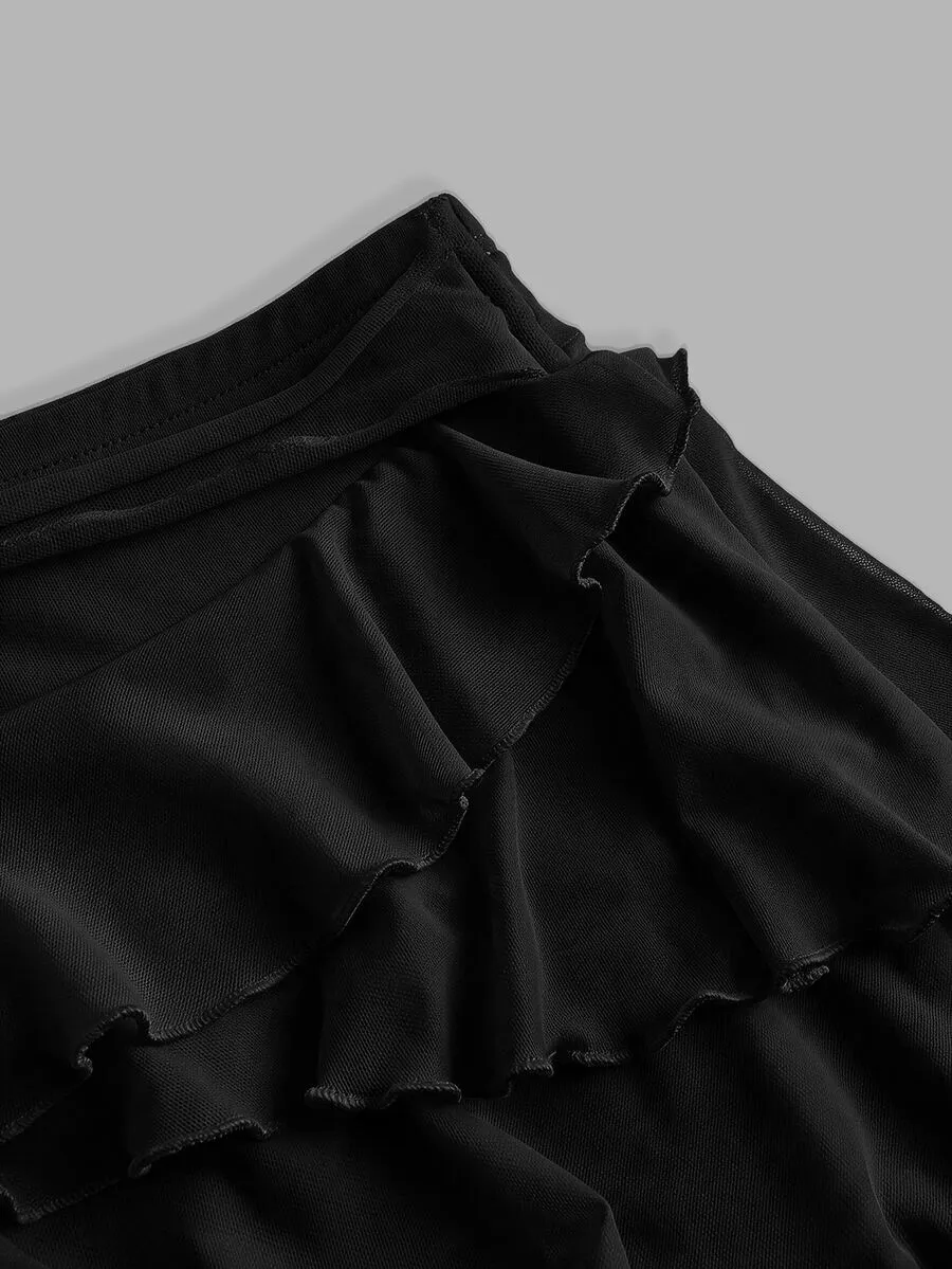 Falda Mini Negra de Tiro Bajo con Volantes — Detalle de volantes