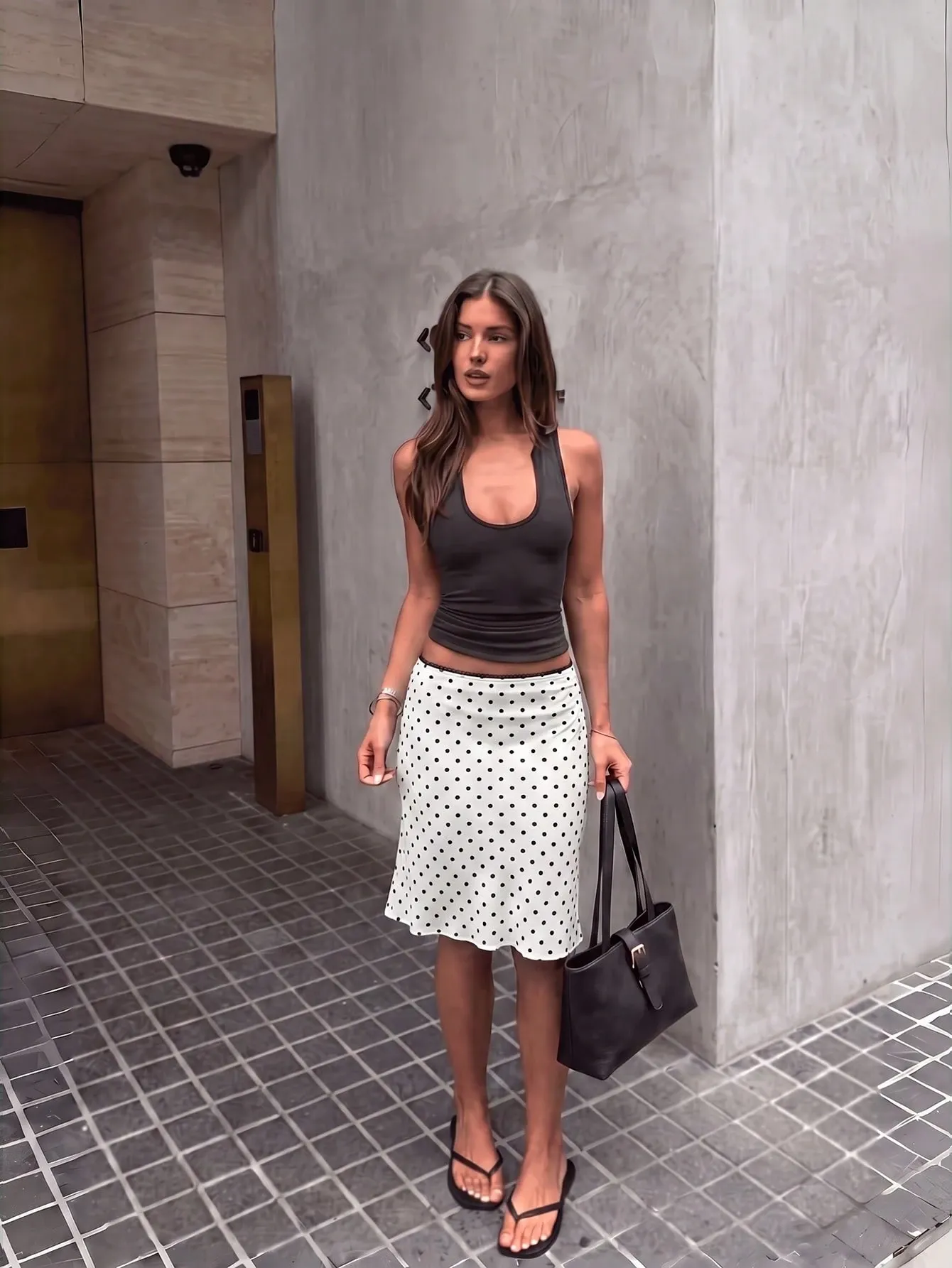 Falda Blanca de Bolitas Negras — vista 2