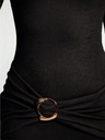 Mini Vestido Negro Fruncido con Aro Metálico — Vista 8