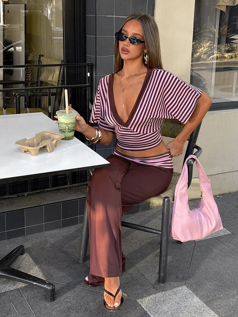 Conjunto de Blusa Rayada y Pantalón Recto Café y Rosa — vista 4