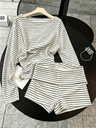 Conjunto de Blusa Rayada Blanca y Negra con Short — vista 3