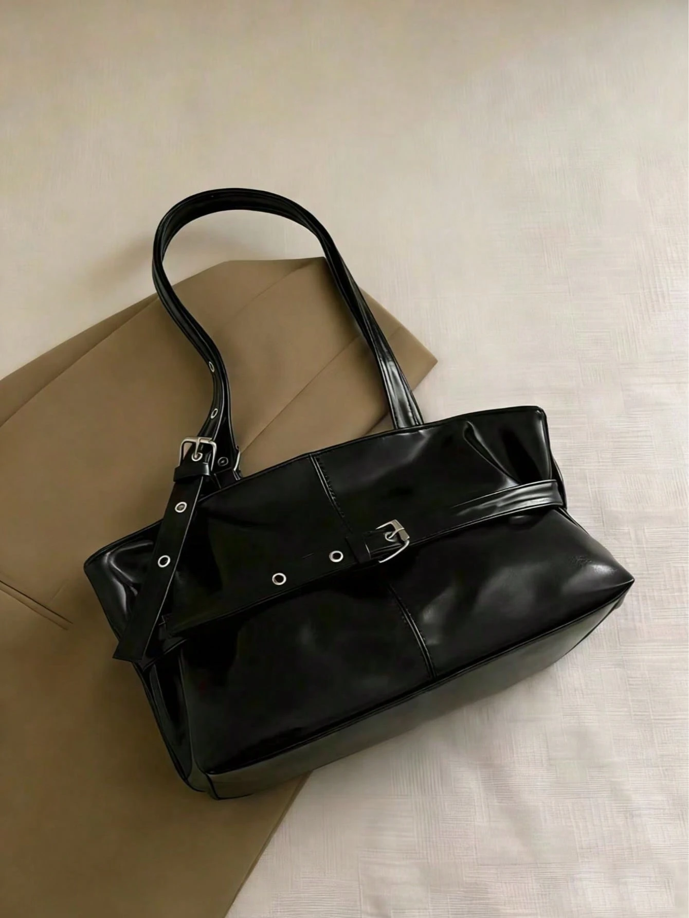 Bolso Tote Negro con Hebilla — vista adicional 1