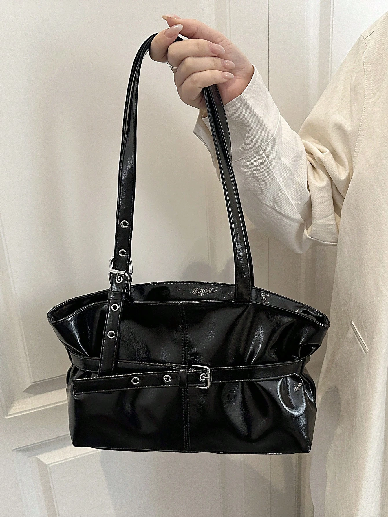 Bolso Tote Negro con Hebilla — vista adicional 3