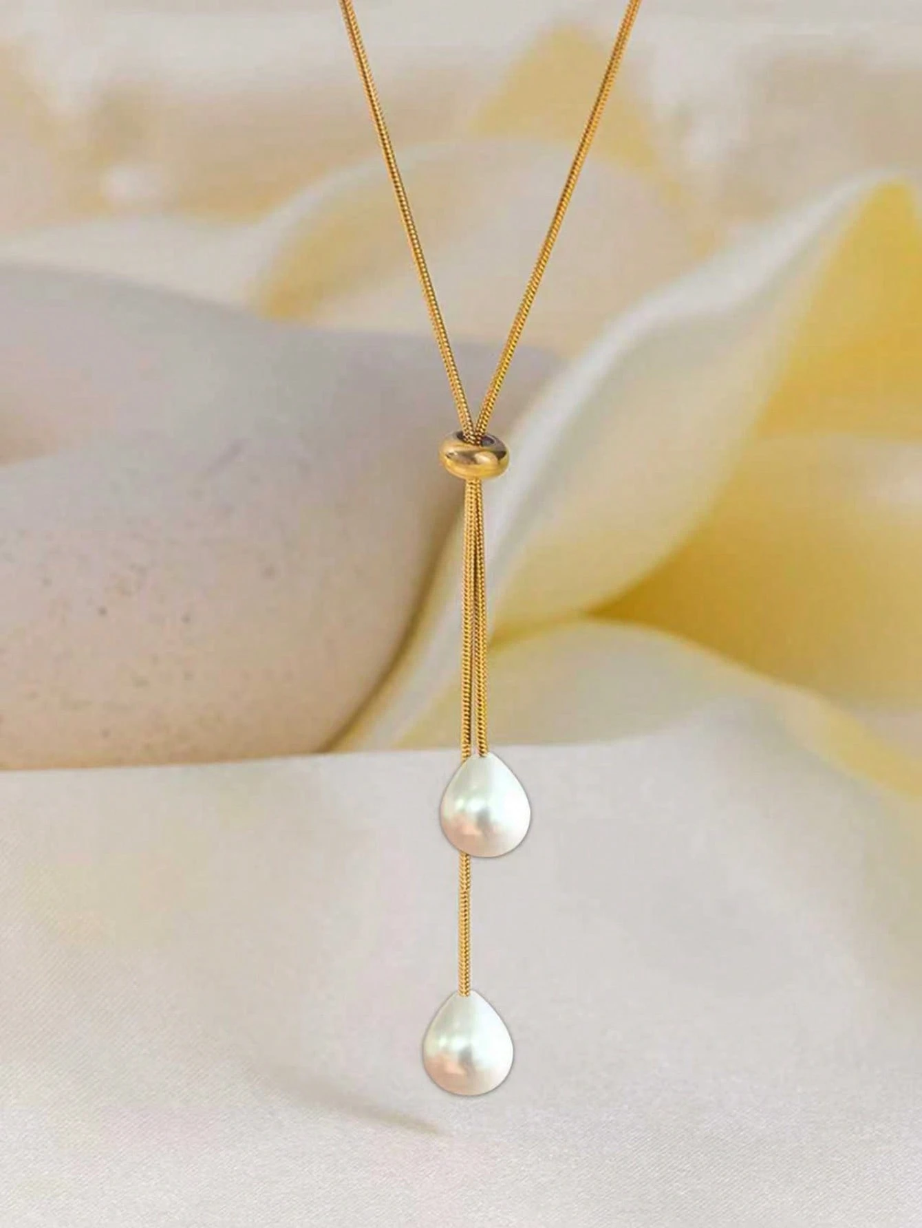 Collar Dorado con Perlas Colgantes — vista adicional 1