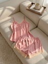 Pijama de Camisola y Short de Satín Rosa con Encaje — vista 2