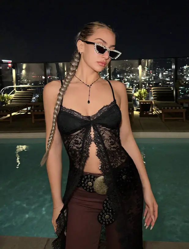 Blusa Negra de Encaje 