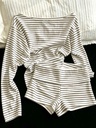 Conjunto de Blusa Rayada Blanca y Negra con Short