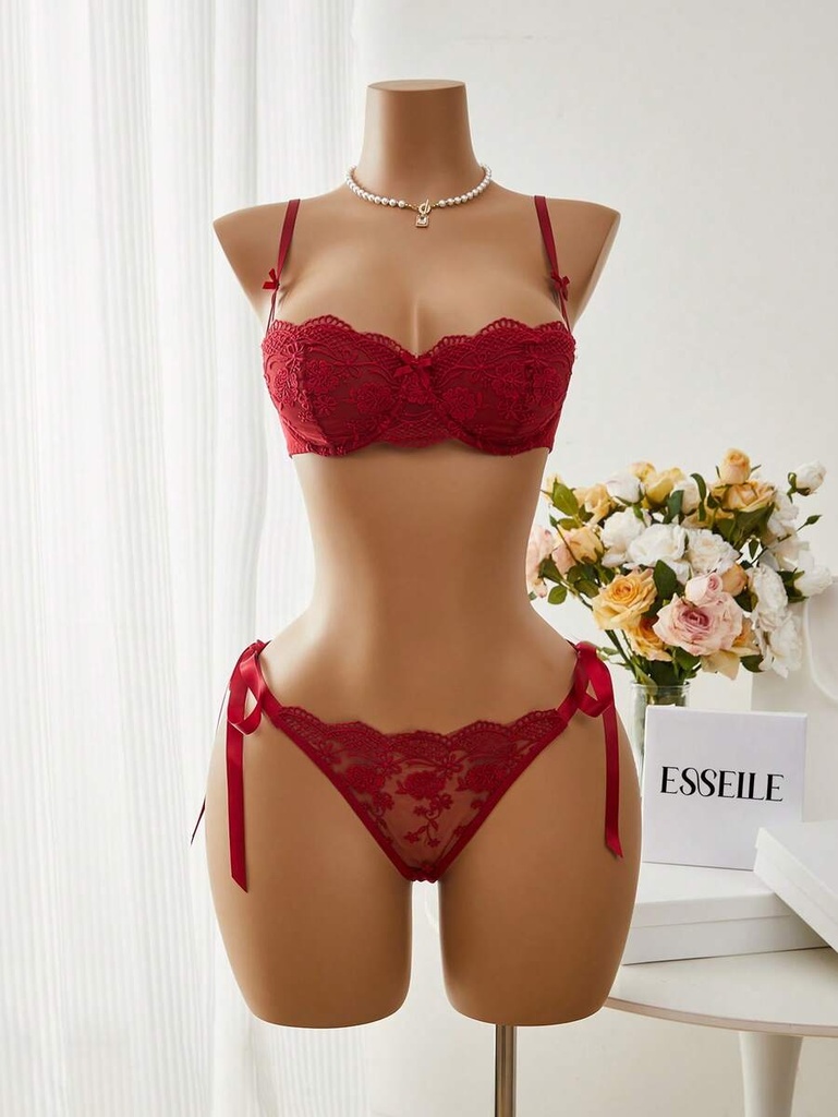 Conjunto de Brasier y Tanga de Encaje Vino